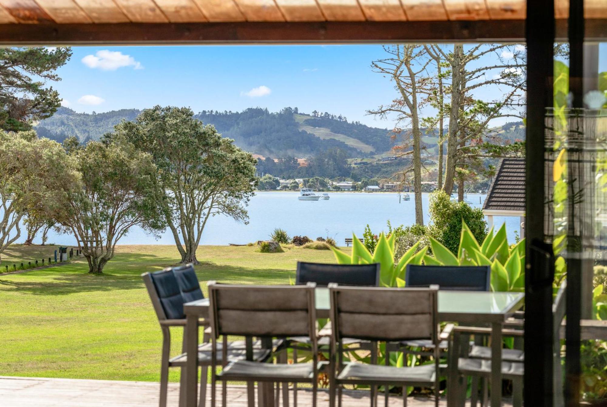 Pauanui Beach House Suntrap エクステリア 写真