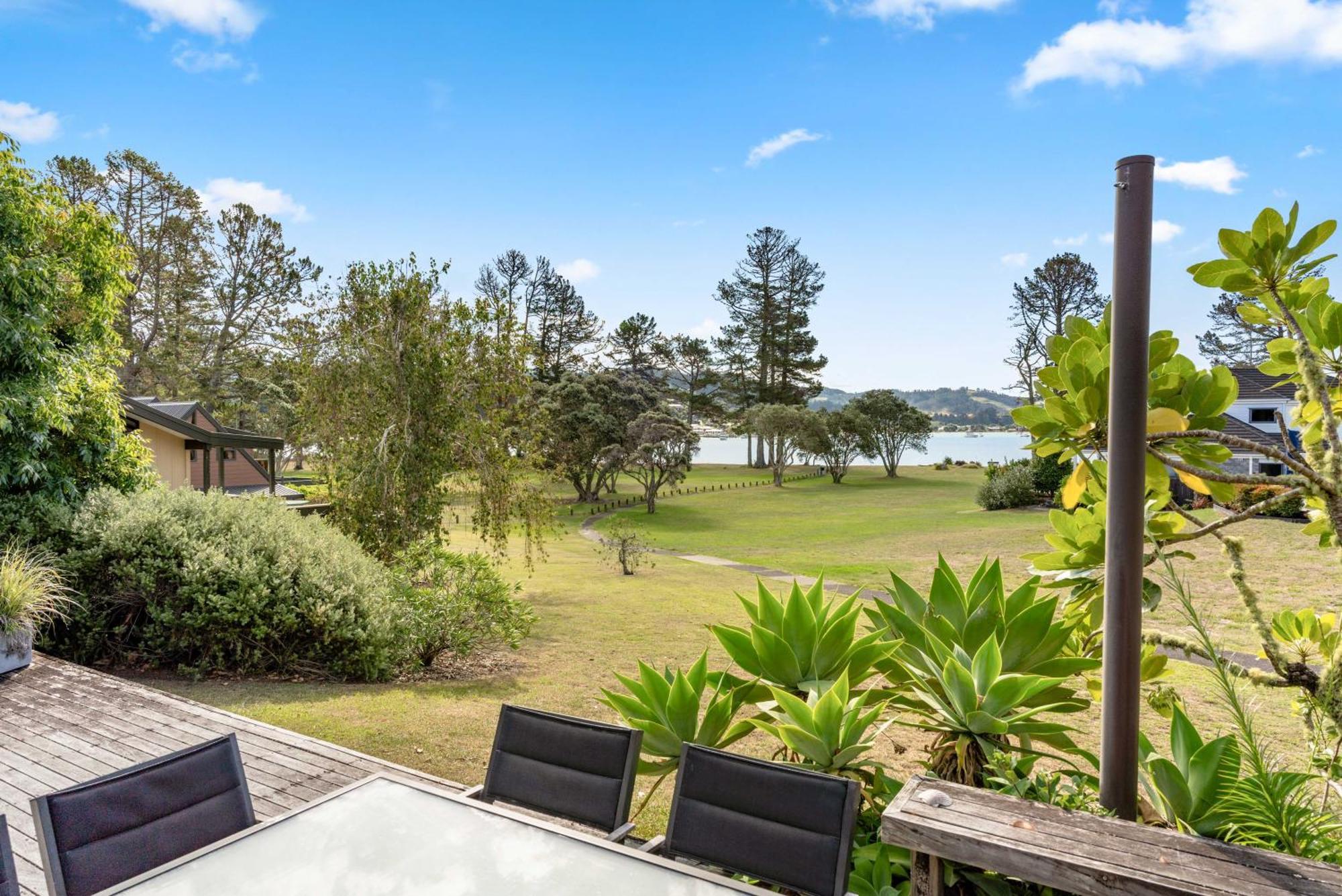 Pauanui Beach House Suntrap エクステリア 写真