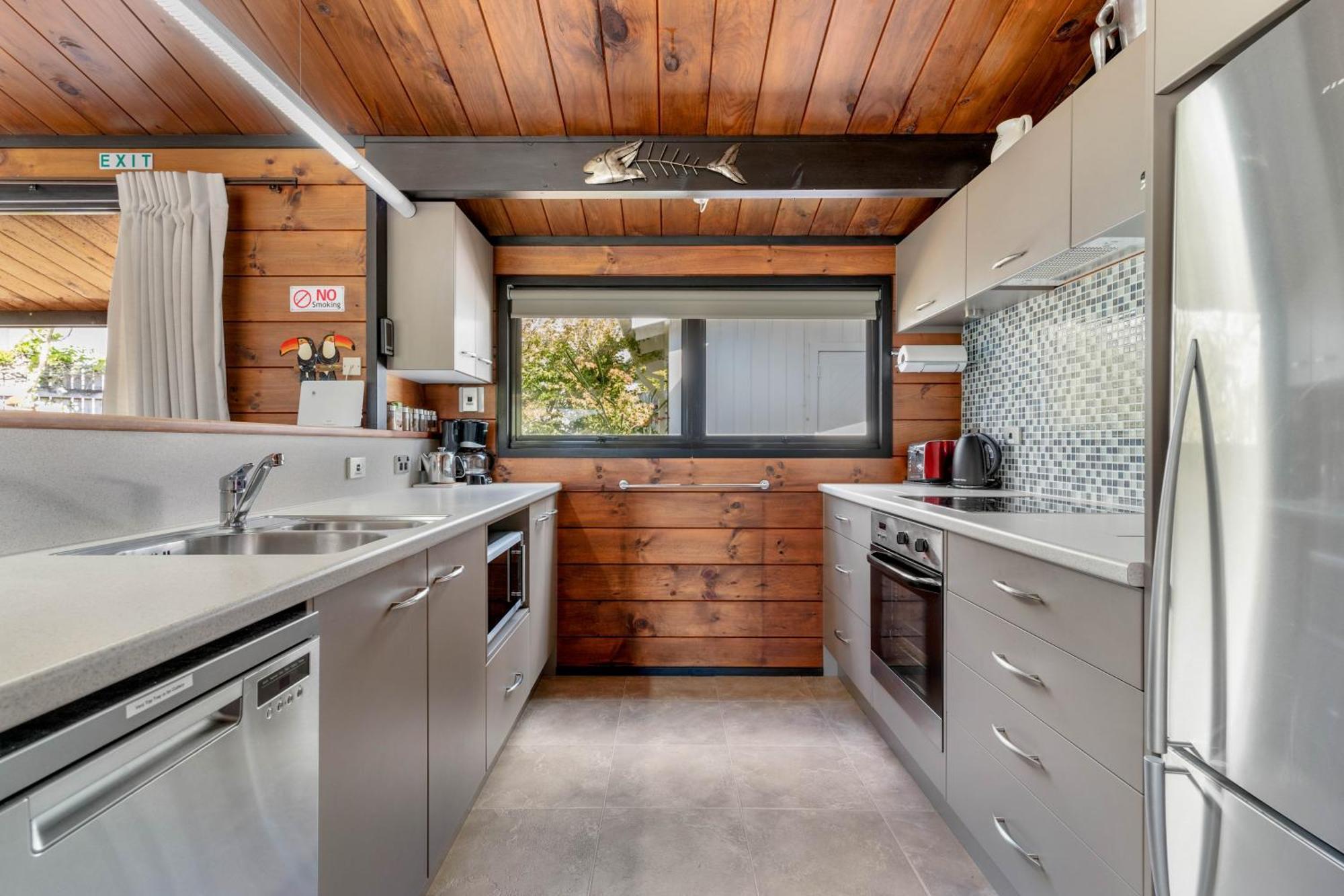Pauanui Beach House Suntrap エクステリア 写真