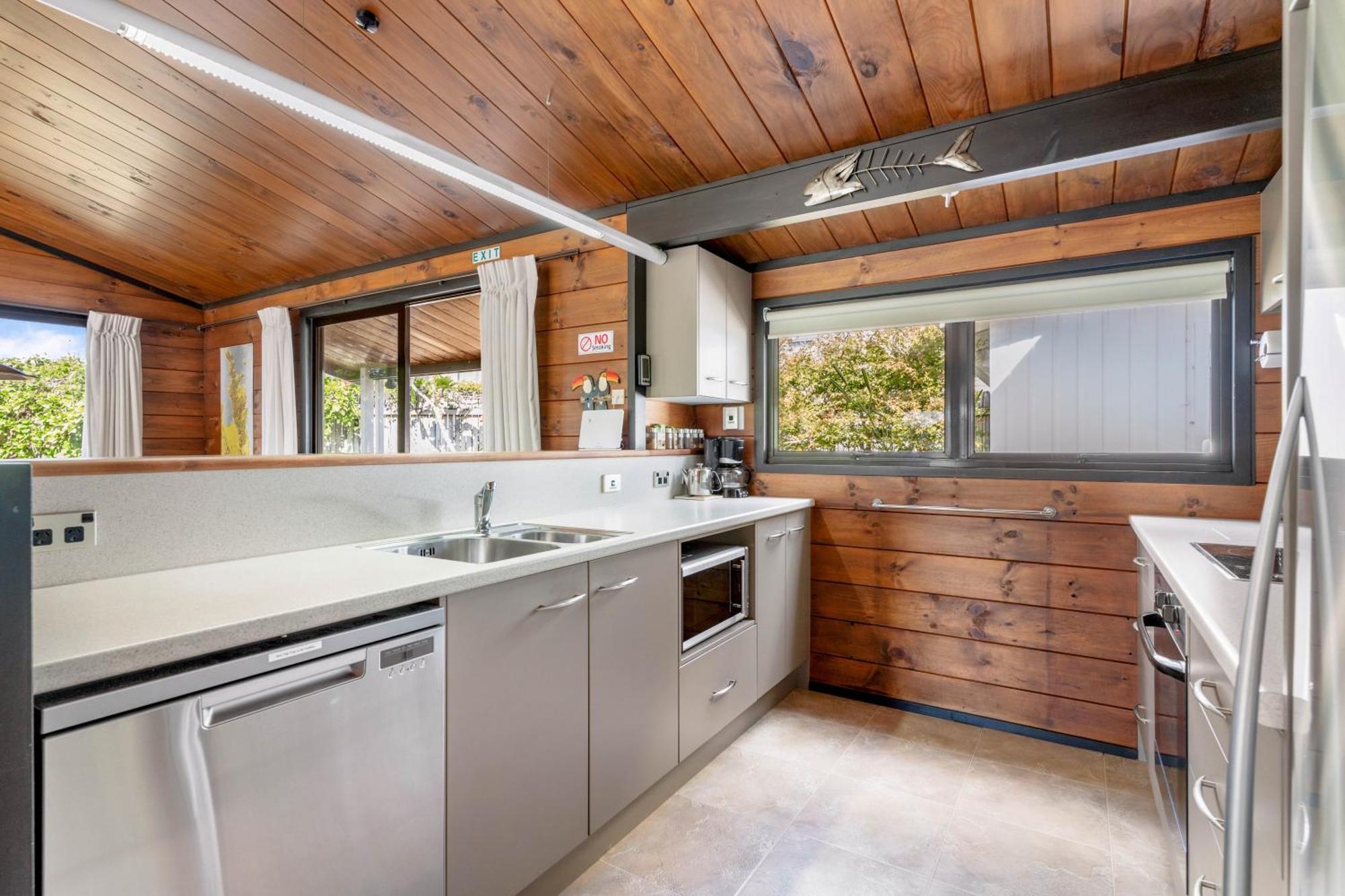 Pauanui Beach House Suntrap エクステリア 写真