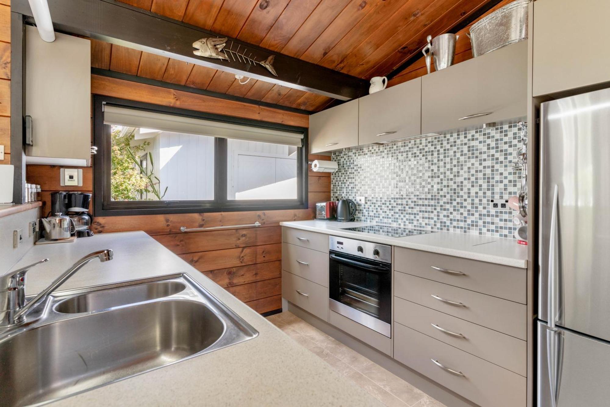 Pauanui Beach House Suntrap エクステリア 写真