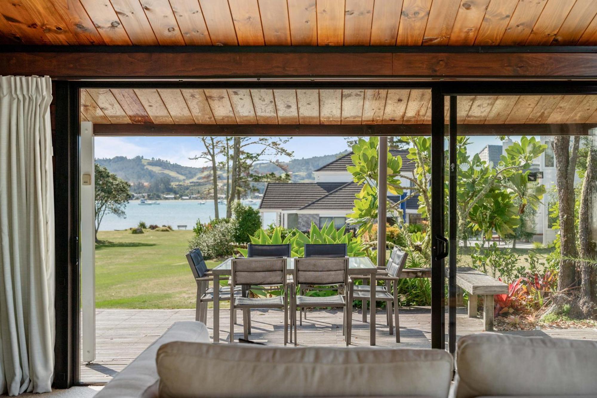 Pauanui Beach House Suntrap エクステリア 写真