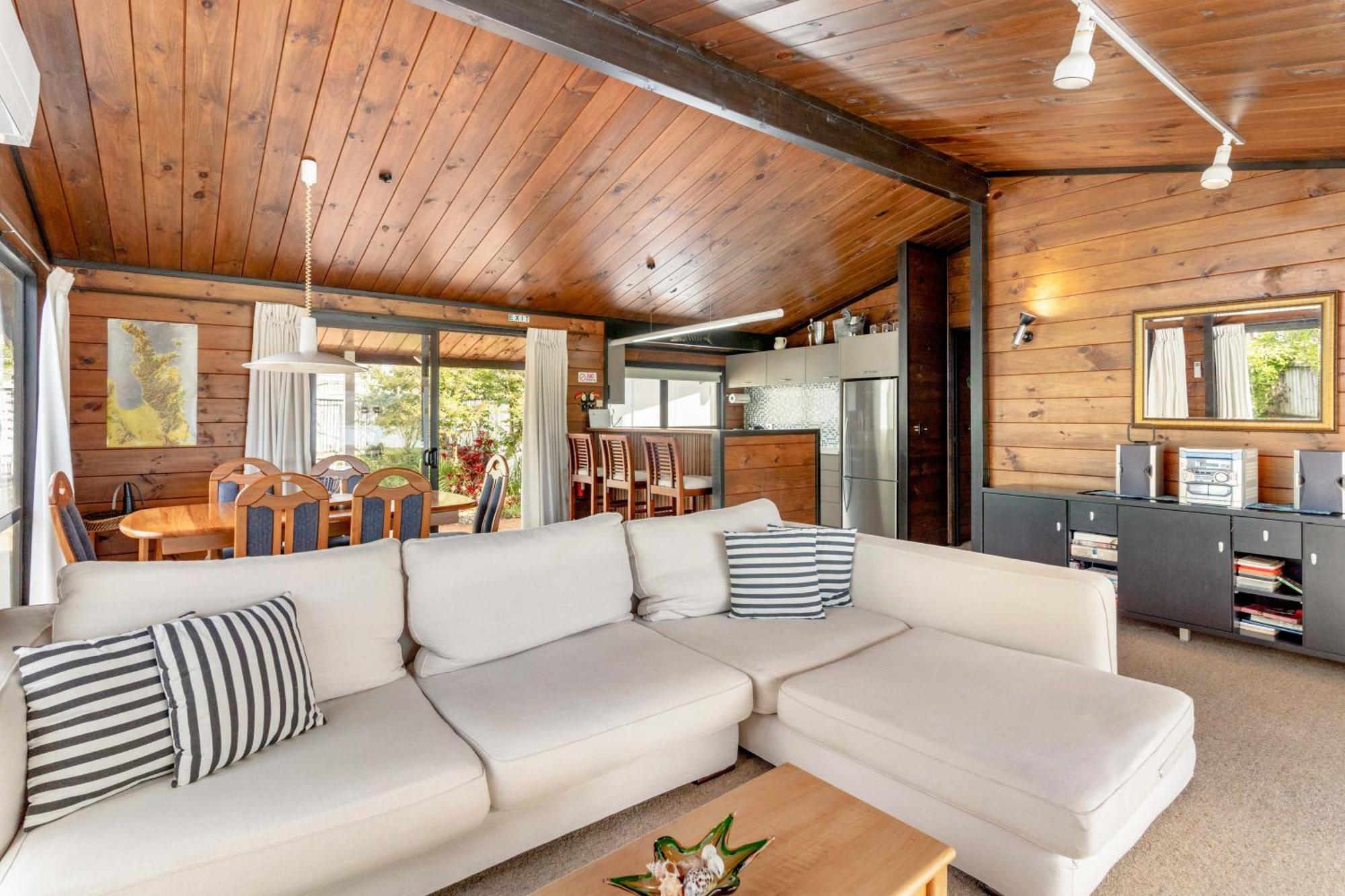 Pauanui Beach House Suntrap エクステリア 写真
